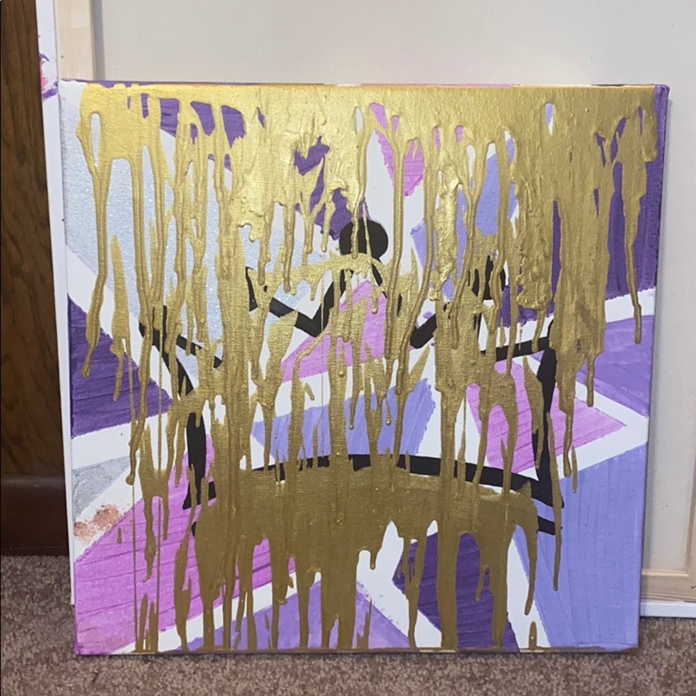 Drippy Crown 16x16